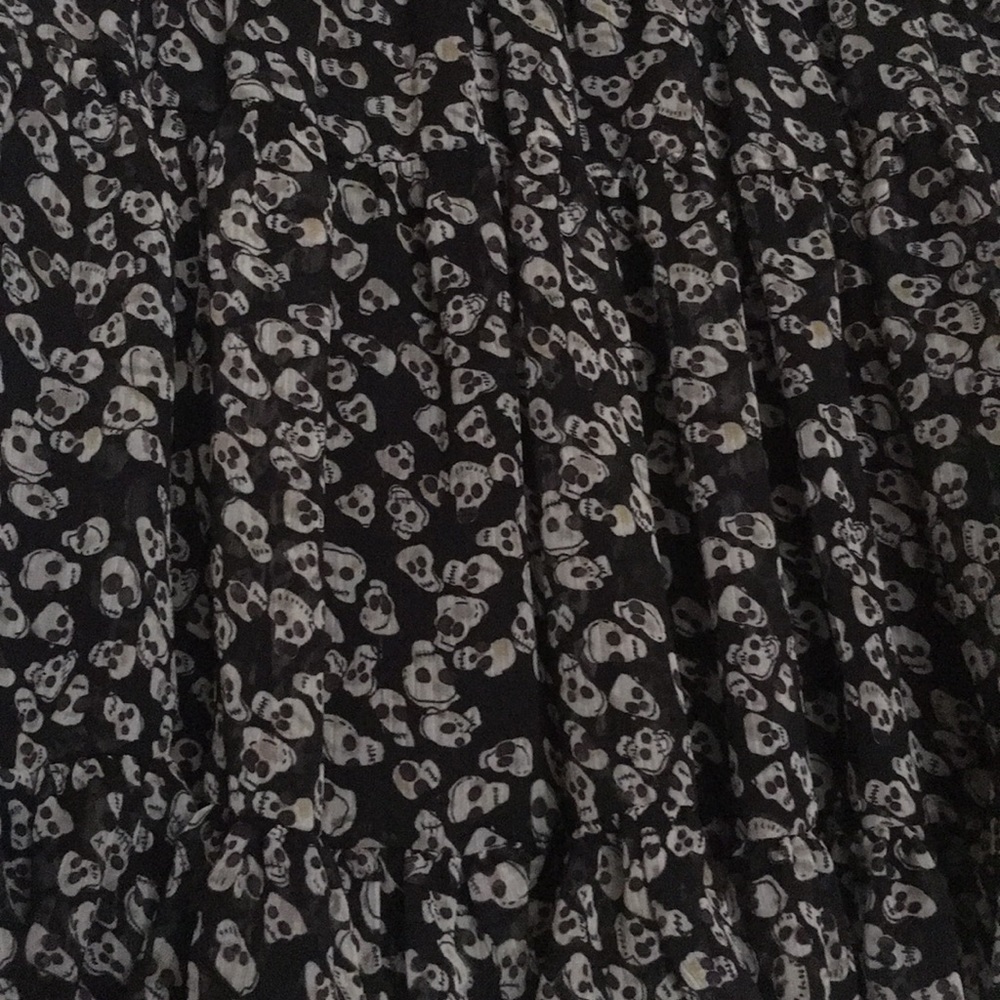 Mini Skull skirt 💀 - Picture 2 of 3